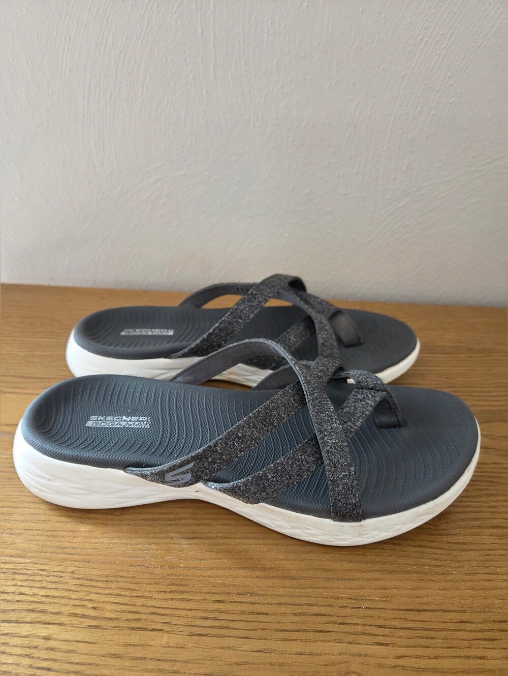 Skecher Gogo Mat Sandals - Picture 2 of 4